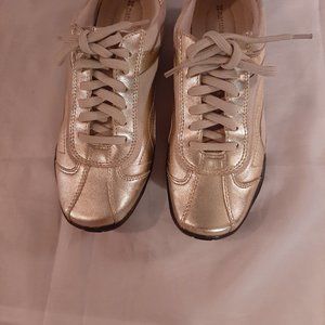 Women's Naturalizer gold suede walking shoes 7.5sz